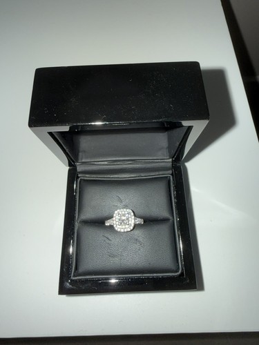 18ct gold maple leaf diamond - leaf,