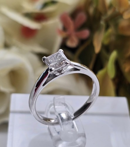 18ct white gold princess cut - 18ct,