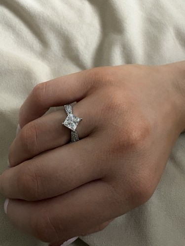 Moissanite princess cut - , center
