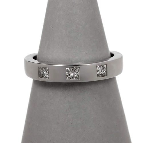 Pre owned 18ct white - pre-owned,