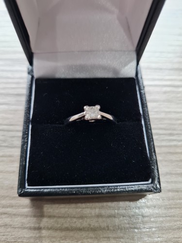 18ct white gold princess cut